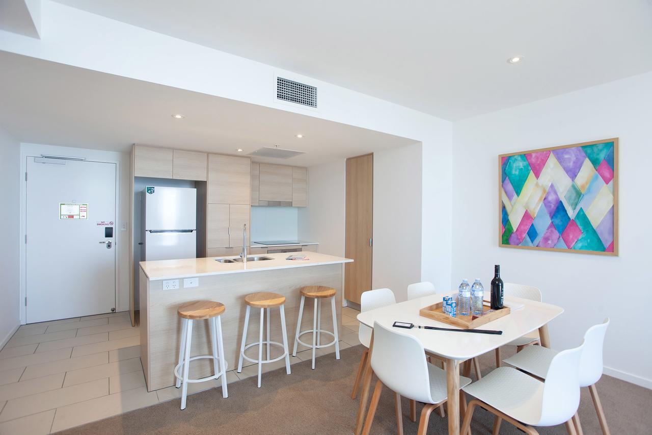 High Floor Ocean View Suites Broadbeach Голд-Кост Экстерьер фото